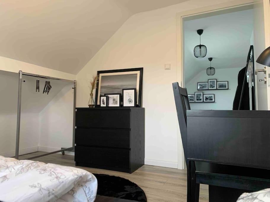 5Minuten Von Der City Entfernte Wohnung Mit Parkpl บีเลอเฟล์ด ภายนอก รูปภาพ